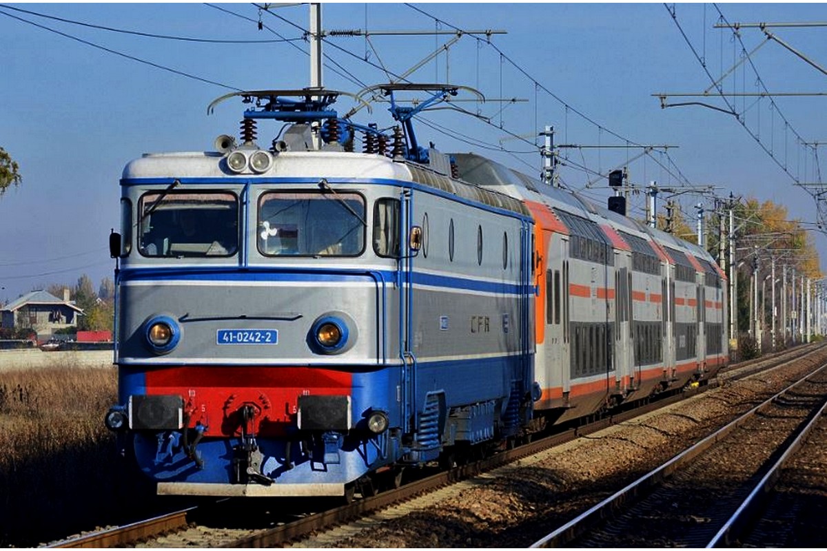 You are currently viewing Circulația trenurilor spre și dinspre litoral a fost oprită câteva ore, din cauza unei șine rupte