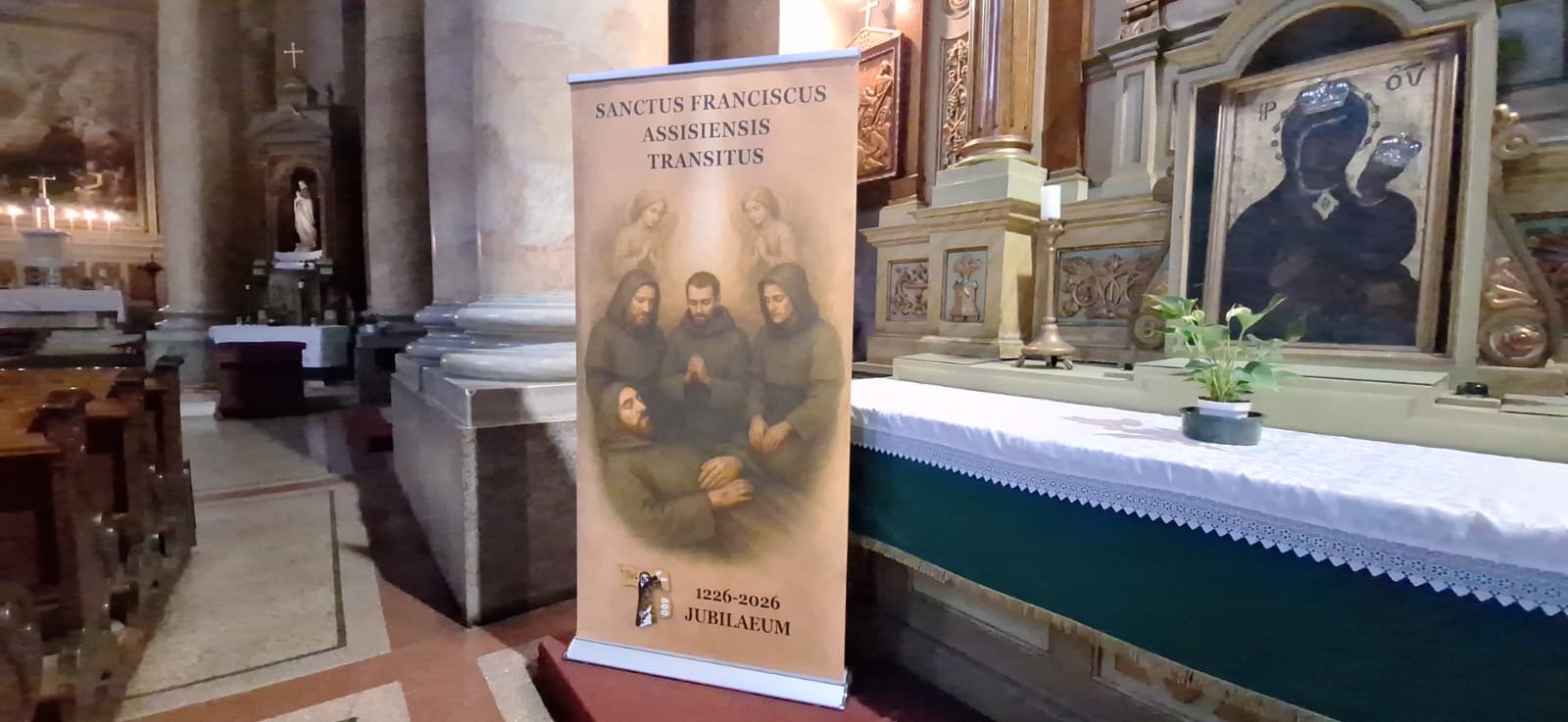 You are currently viewing Relicva Sfântului Francisc din Assisi a ajuns pentru prima dată în România