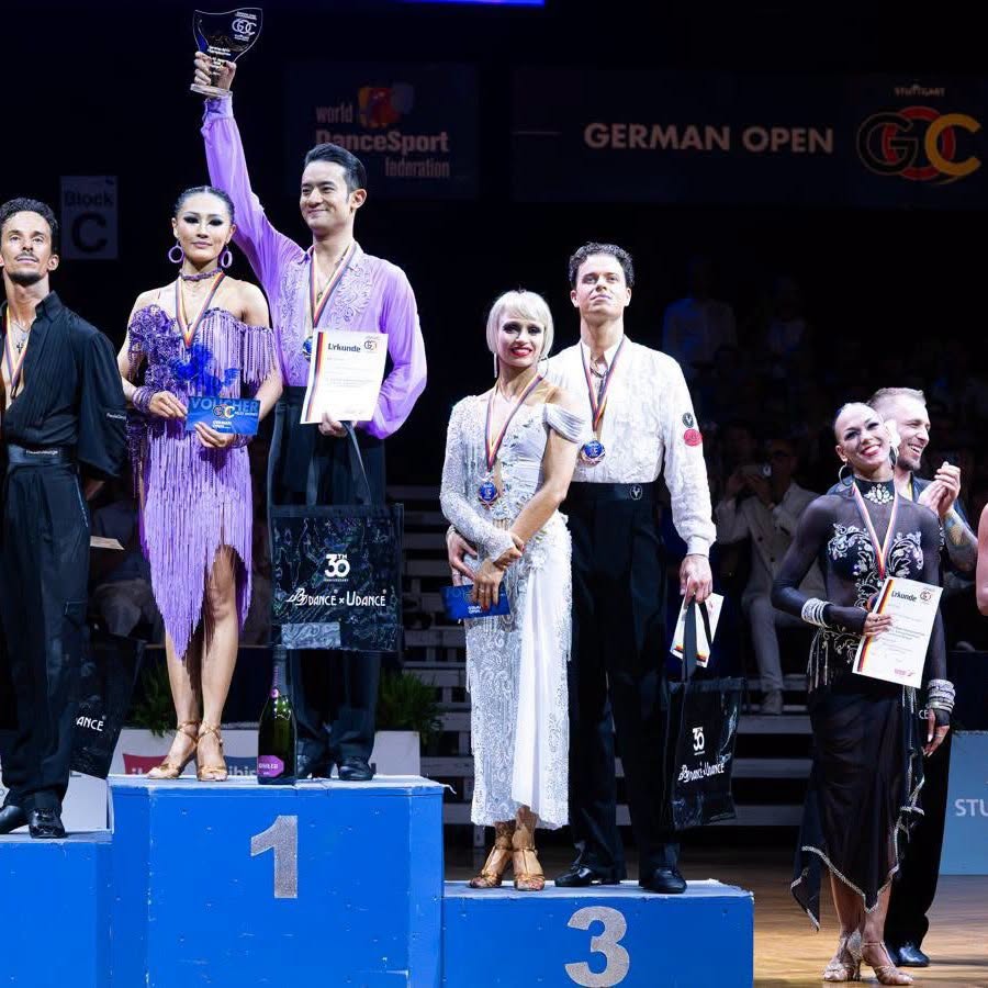 You are currently viewing Duă medalii de aur, una de argint și una de bronz! Dansatorii români în prim-plan la German Open Championships 2026