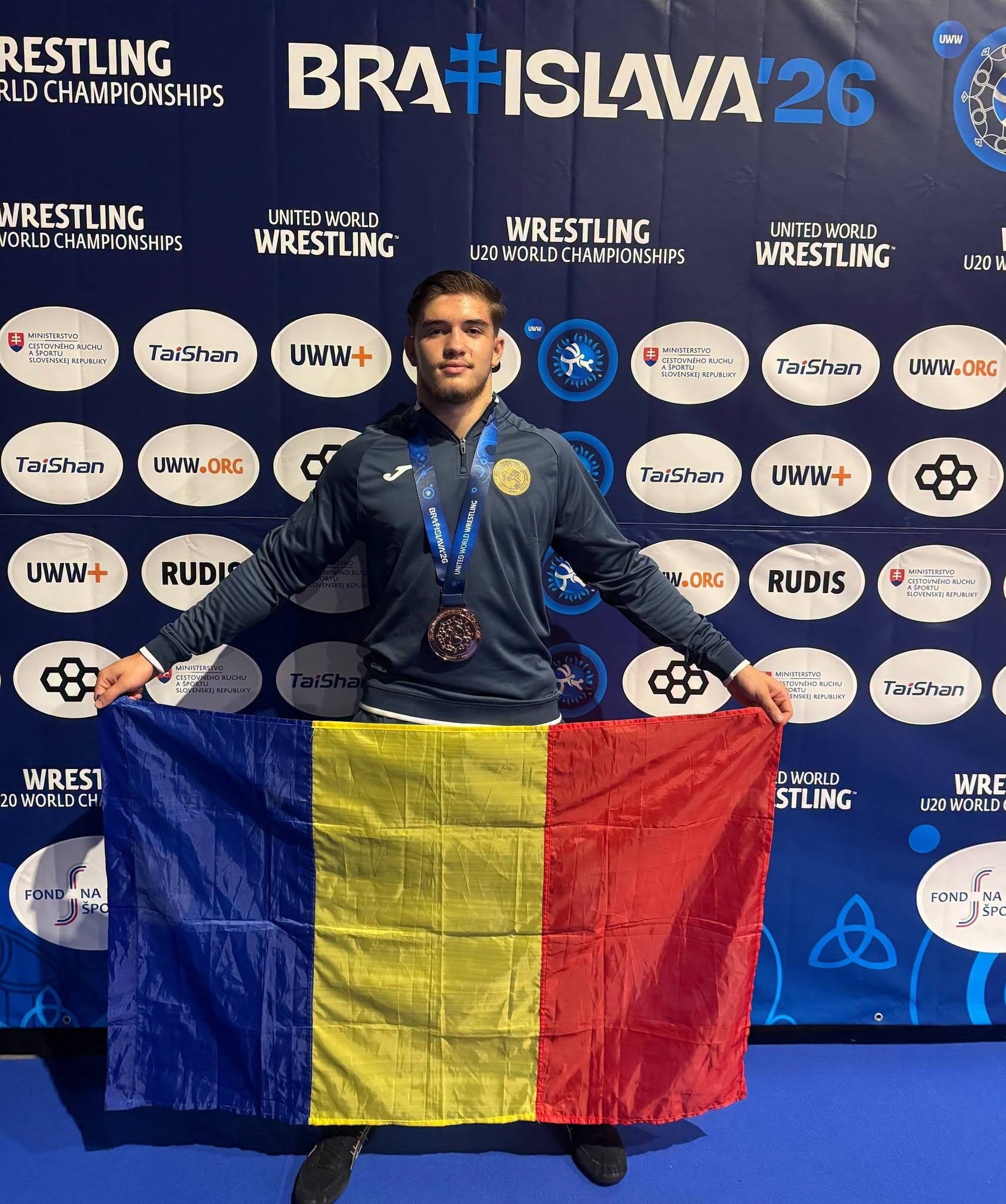 You are currently viewing Darius Sas, bronz mondial la Bratislava! România urcă pe podiumul Campionatului Mondial de lupte U20