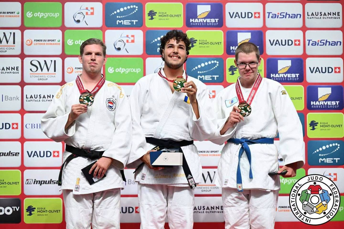 You are currently viewing A luptat pentru un vis și a cucerit aurul! Andrei Zlătaru, campion la Lausanne, la Judo Adaptat