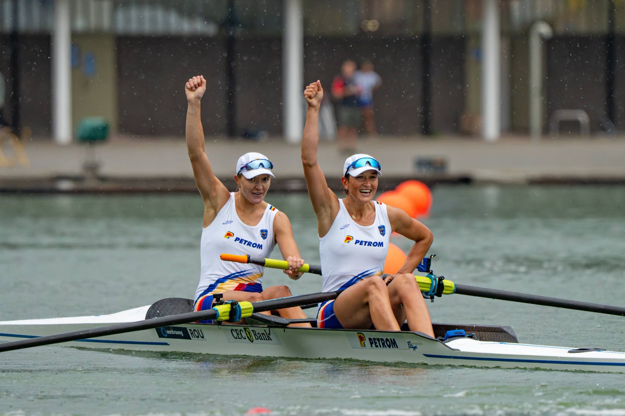 You are currently viewing Aur pentru România la Amsterdam!  Simona Radiș și Adriana Adam, campioane mondiale după o cursă magistrală