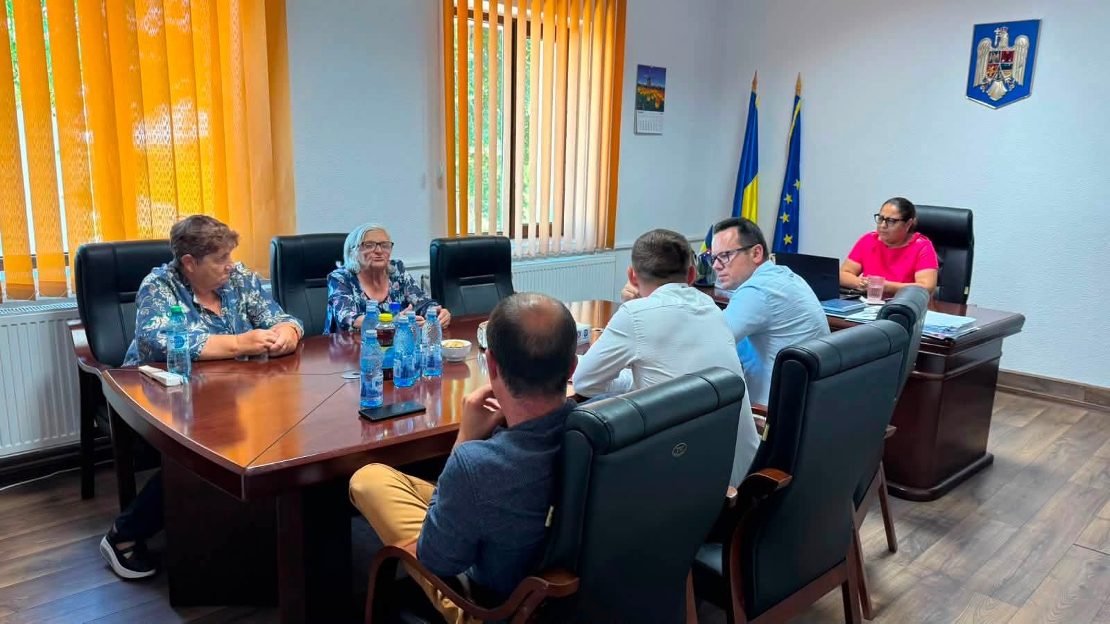 You are currently viewing Instituția Prefectului continuă audiențele în teritoriu. O nouă întâlnire cu cetățenii, la Sălcioara