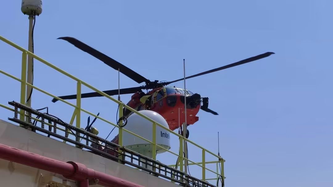 You are currently viewing Elicopterul Black Hawk a realizat prima misiune de evacuare medicală din larg