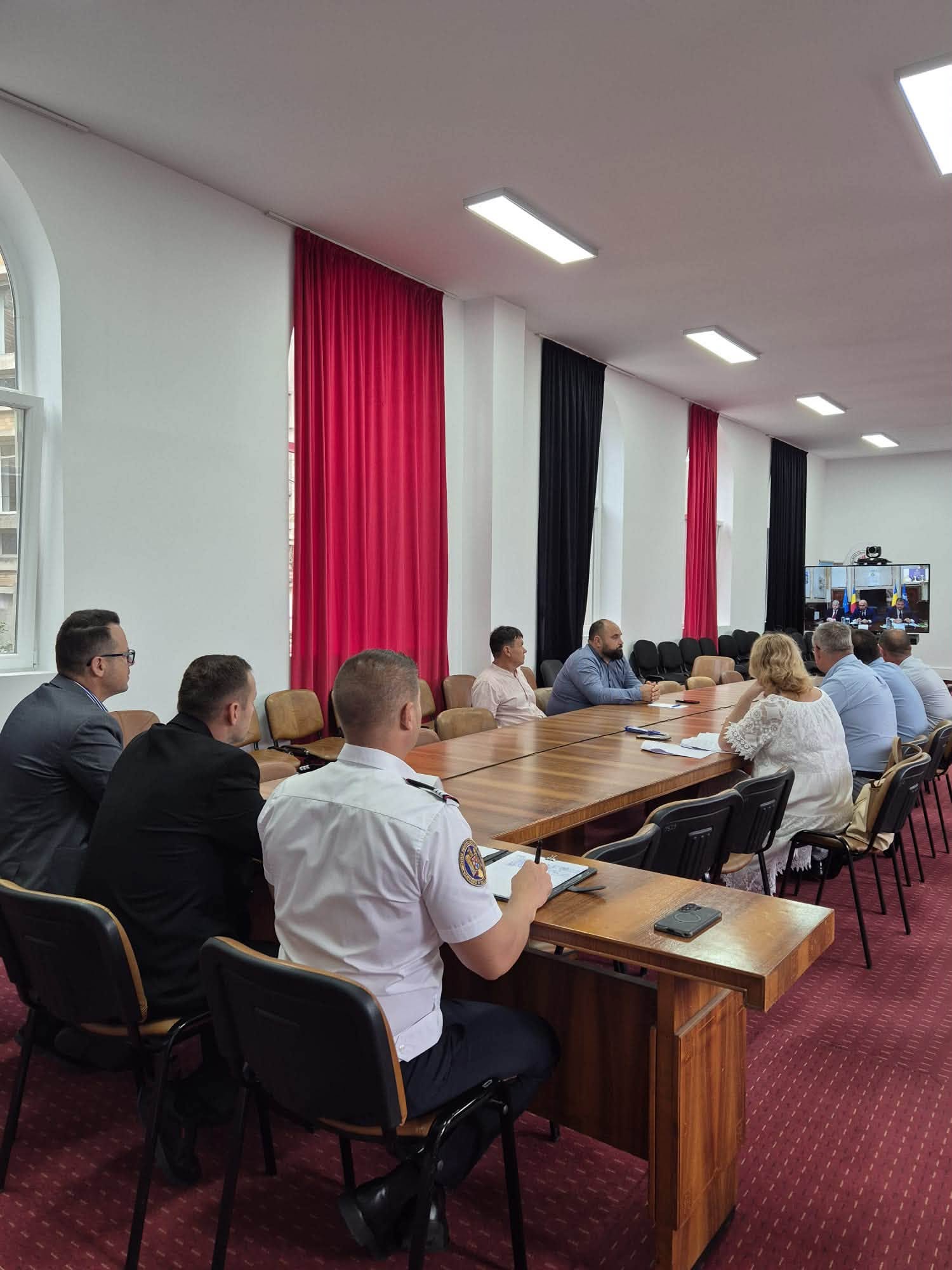 You are currently viewing Prefectura Dâmbovița intensifică monitorizarea proiectelor PNRR. Întâlnire cu primăriile din județ