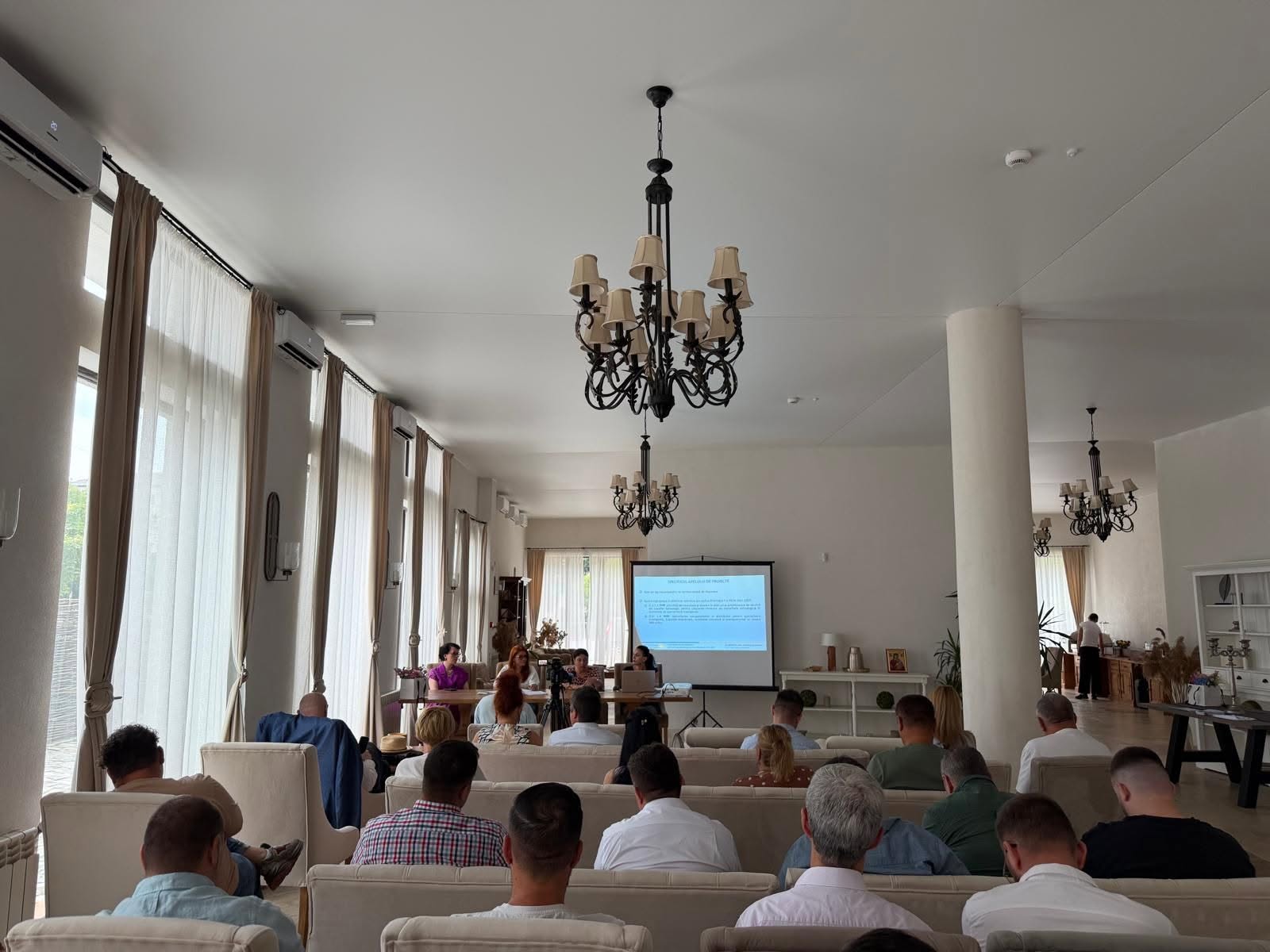 You are currently viewing Aproape 29 de milioane de euro pentru IMM-urile inovatoare din Sud-Muntenia. Oportunități de finanțare, prezentate la Târgoviște
