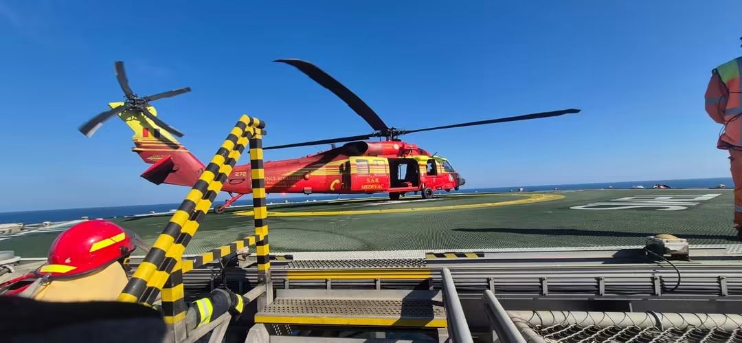 You are currently viewing Intervenție aeriană pentru salvarea unei persoane aflată la bordul unei nave din Marea Neagră