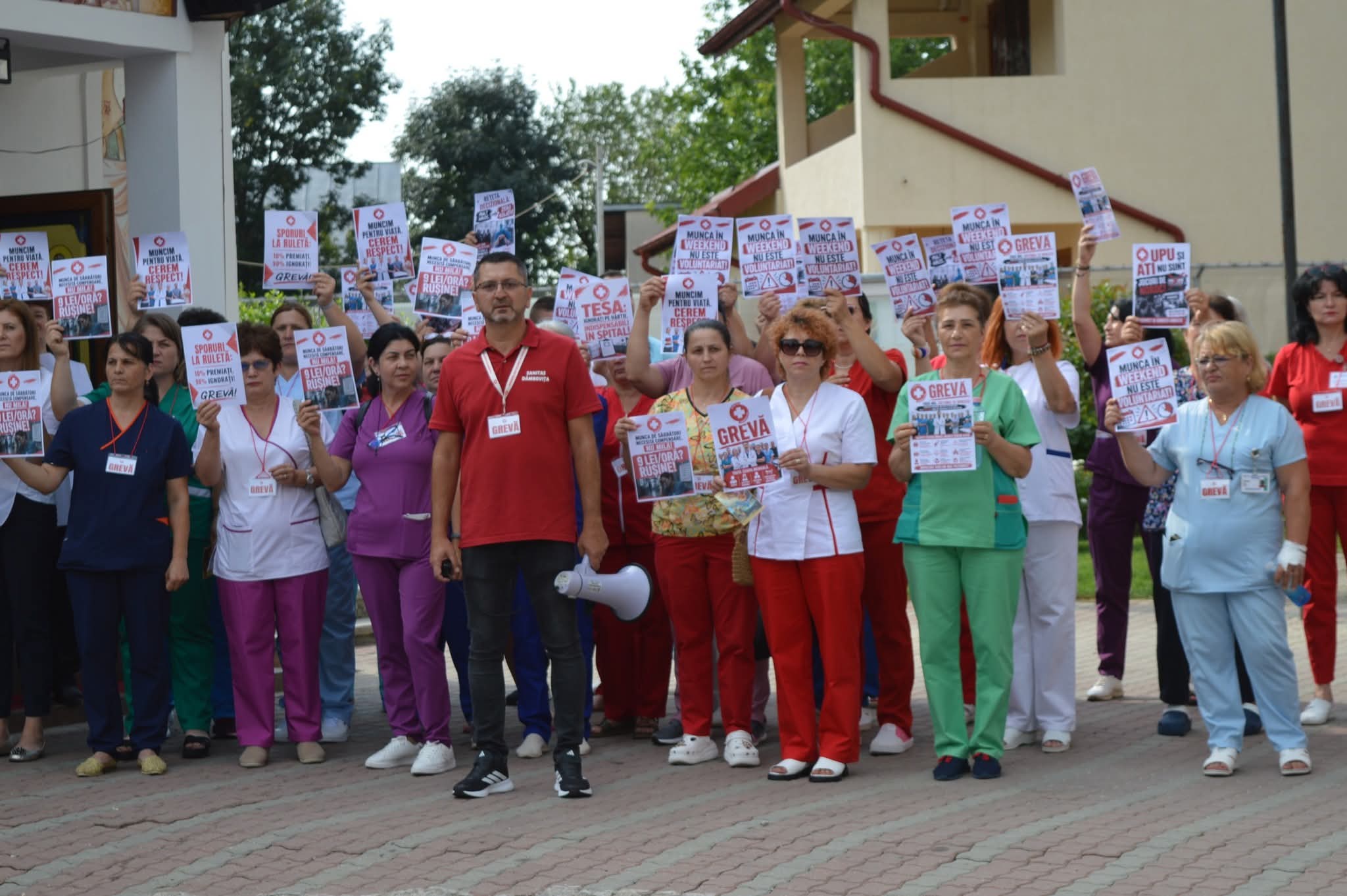 You are currently viewing Sanitas Dâmbovița: Sindicatele reprezentative din Sănătate prezintă un model comun de salarizare și cer preluarea integrală a acestuia în noua lege
