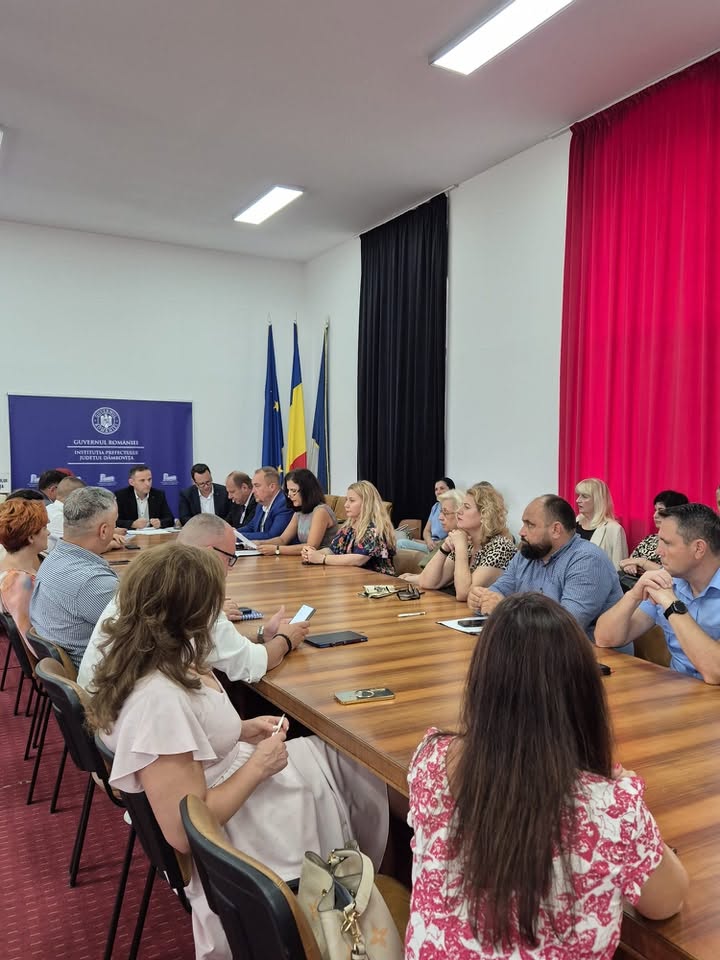 You are currently viewing Educația și ocuparea forței de muncă, pe agenda Colegiului Prefectural Dâmbovița