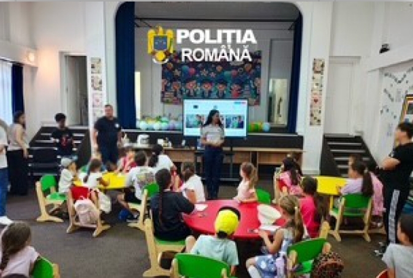 You are currently viewing POLIȚIȘTII SUNT PREZENȚI ÎN ȘCOLILE DE VARĂ ȘI ÎN TABERELE DIN JUDEȚ