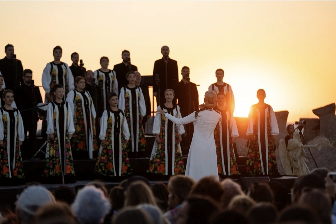 You are currently viewing Forța culturii: 15.000 de spectatori la spectacolele Madrigal și Cantus Mundi de la Constanța