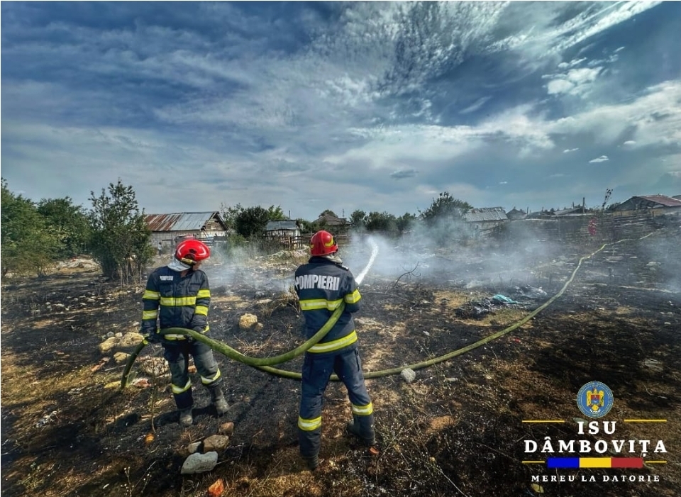 You are currently viewing Incendiu puternic de vegetație în zona Romlux! Pompierii au intervenit!