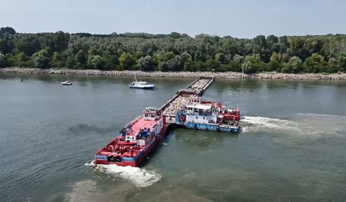 You are currently viewing A început misiunea de scufundare a ultimelor două barje în Dunăre