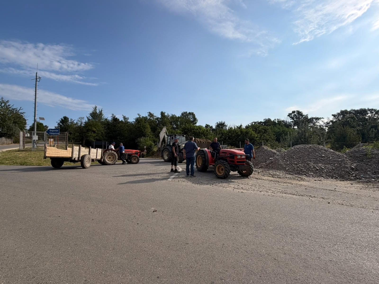 You are currently viewing Primăria și localnicii au lucrat împreună pentru repararea mai multor drumuri din Cândești
