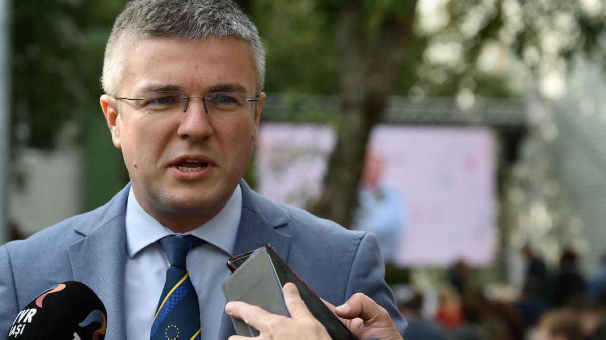 You are currently viewing PSD Dâmbovița îl acuză pe ministrul Economiei că face „propagandă” în timpul vizitei în județ, în timp ce uzinele din apărare sunt fără comenzi și investiții