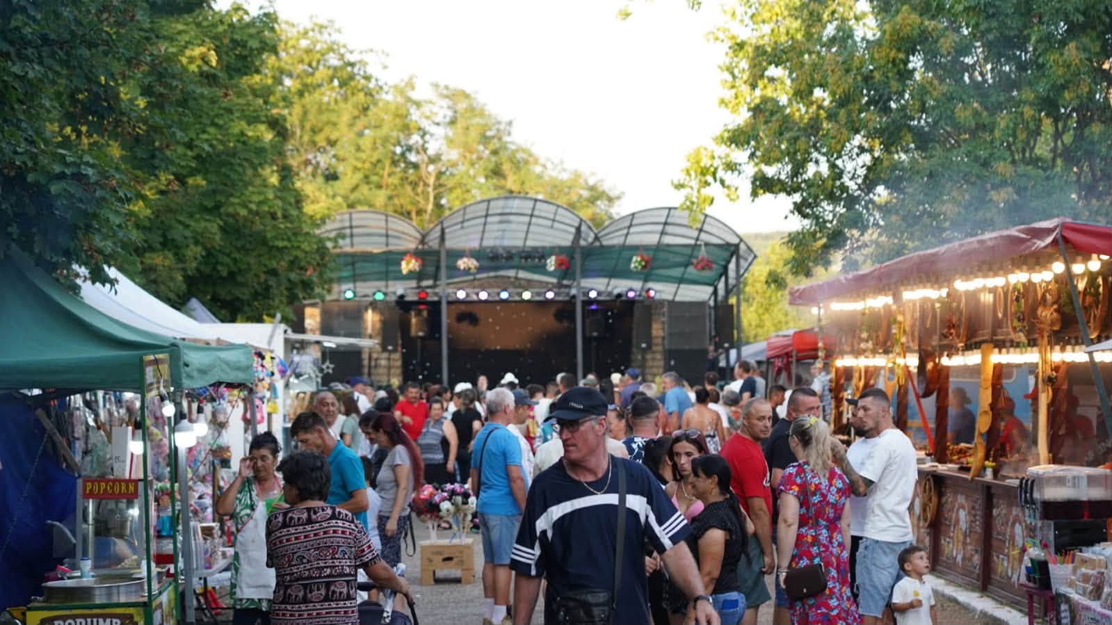 You are currently viewing Sărbătoare la Doicești. Muzică, tradiții și o comunitate adunată la Ziua Comunei