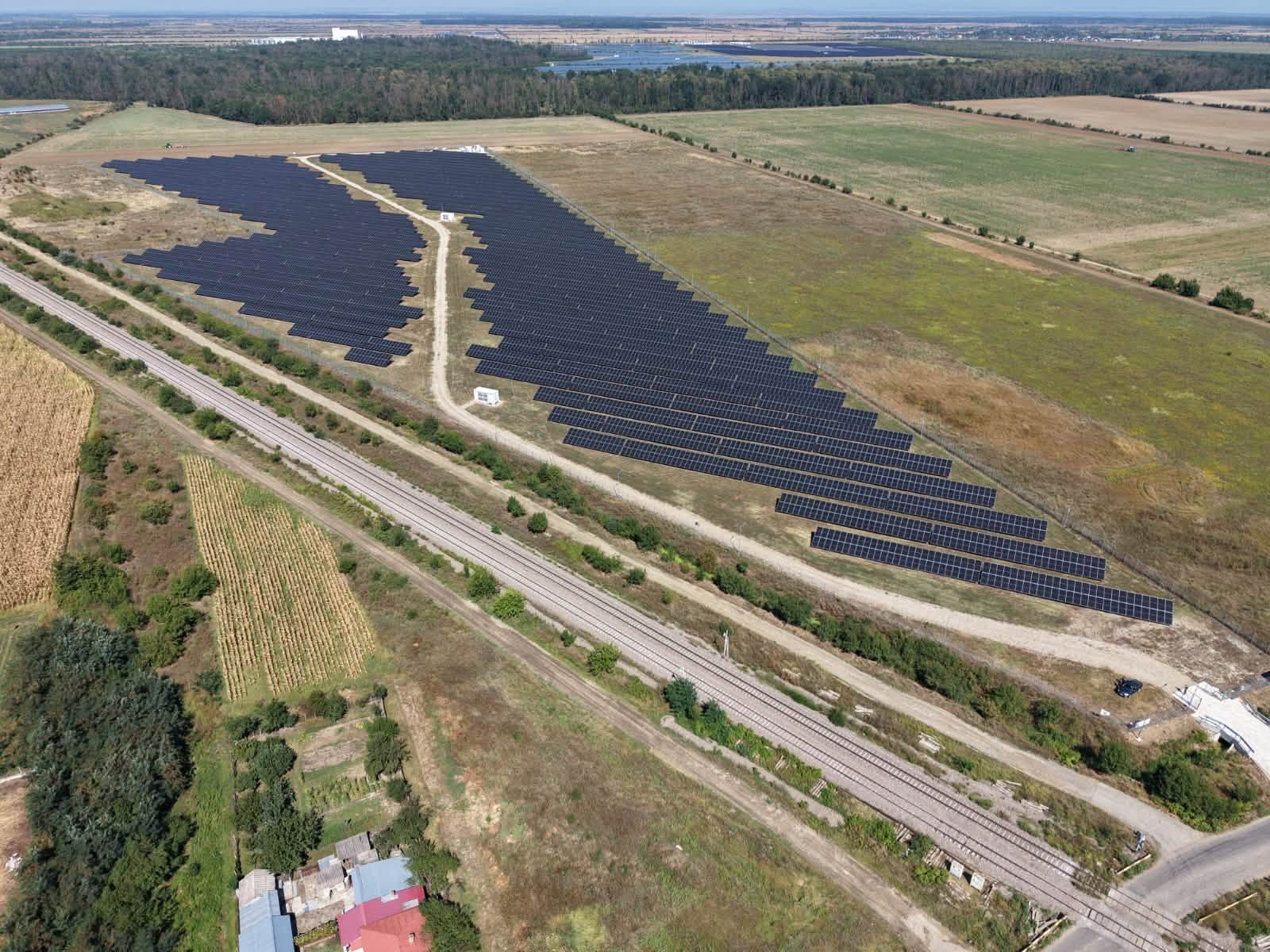 You are currently viewing Investiție de peste 30 de milioane de lei, finalizată la Răcari. Parcul fotovoltaic de 6,71 MW a fost recepționat