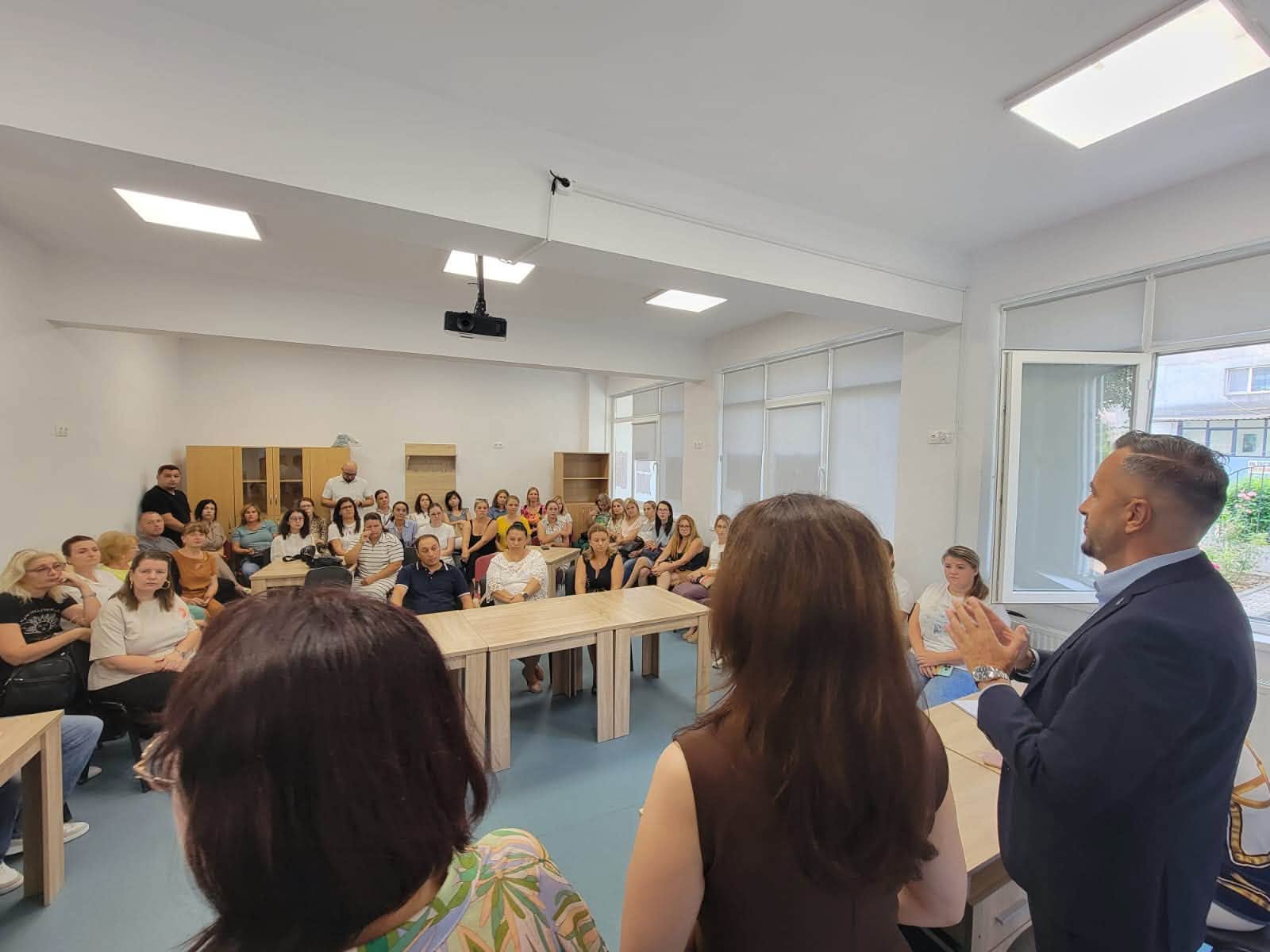 You are currently viewing Discuții cu părinții și profesorii privind organizarea noului an școlar la Găești