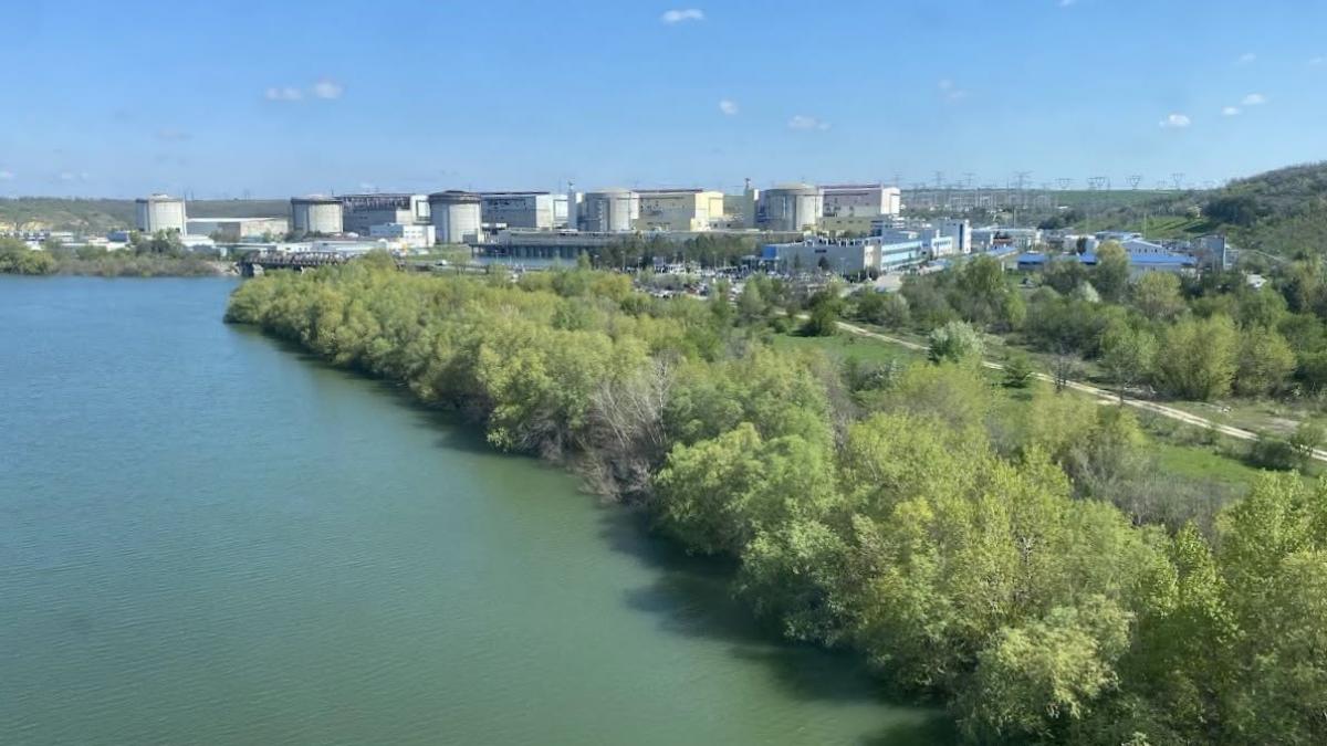 You are currently viewing Autoritățile construiesc un dig pe Dunăre pentru a devia apa necesară răcirii reactoarelor de la Centrala nucleară de la Cernavodă