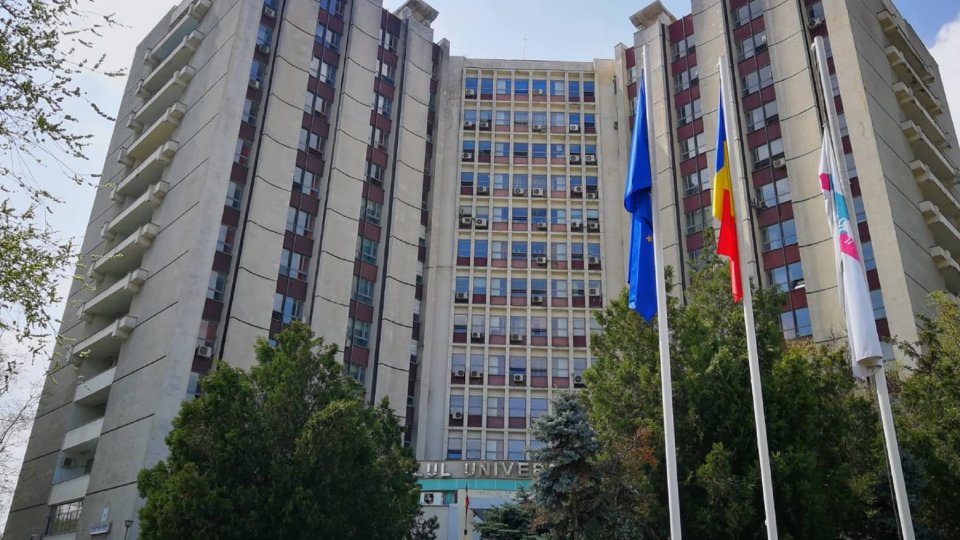 You are currently viewing Un medic rezident a murit după ce s-a aruncat de la etaj la Spitalul Universitar din București