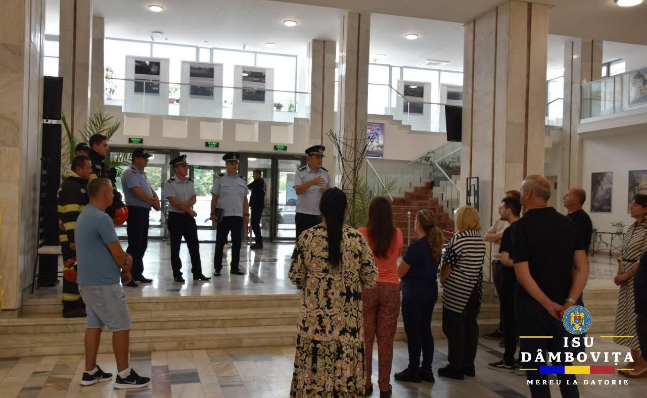You are currently viewing Exercițiu de urgență la Cinema Independența din Târgoviște. Angajații au testat adăpostirea și evacuarea în caz de incendiu