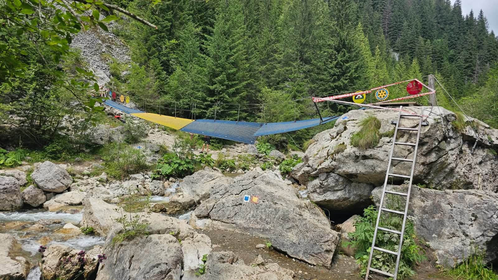 You are currently viewing Acces restricționat spre Lacul Scropoasa și Cascada 7 Izvoare. Salvamont Dâmbovița avertizează turiștii