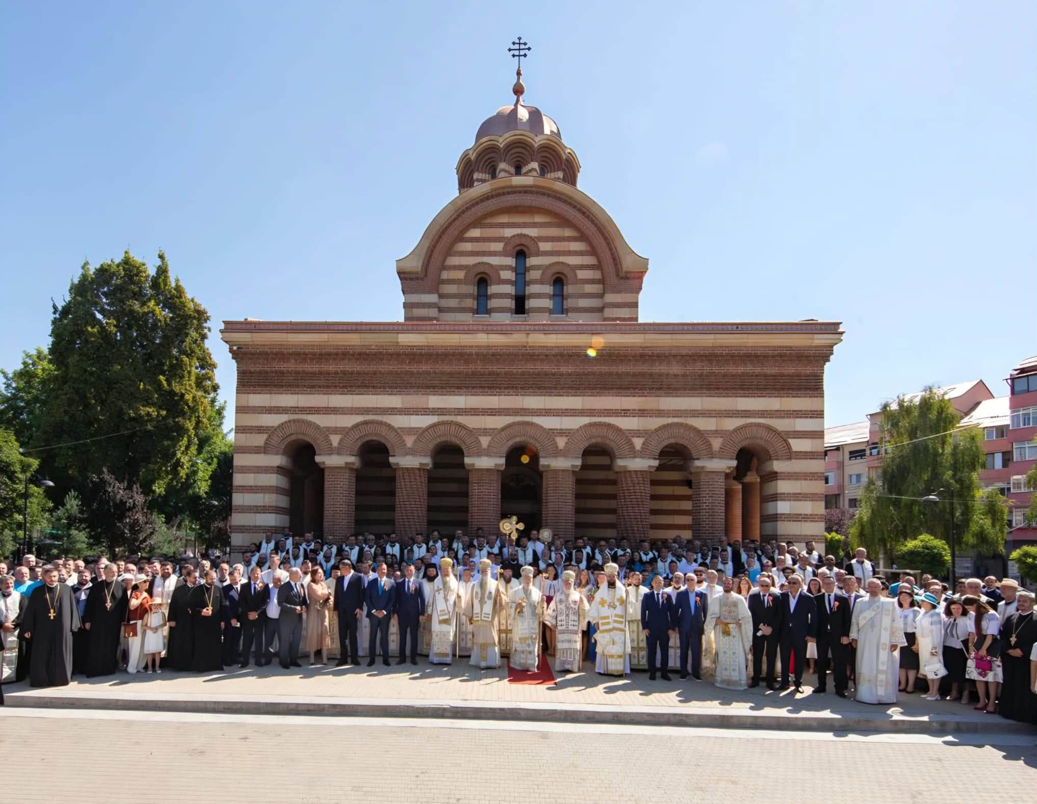 You are currently viewing „O comunitate unită prin credință și tradiție” – mesajele oficialilor la sărbătoarea Sfântului Ierarh Nifon
