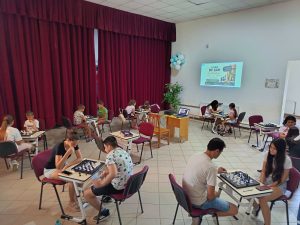 Read more about the article Clubul de Șah de la Biblioteca Adânca a reunit din nou copiii pasionați de strategii și provocări