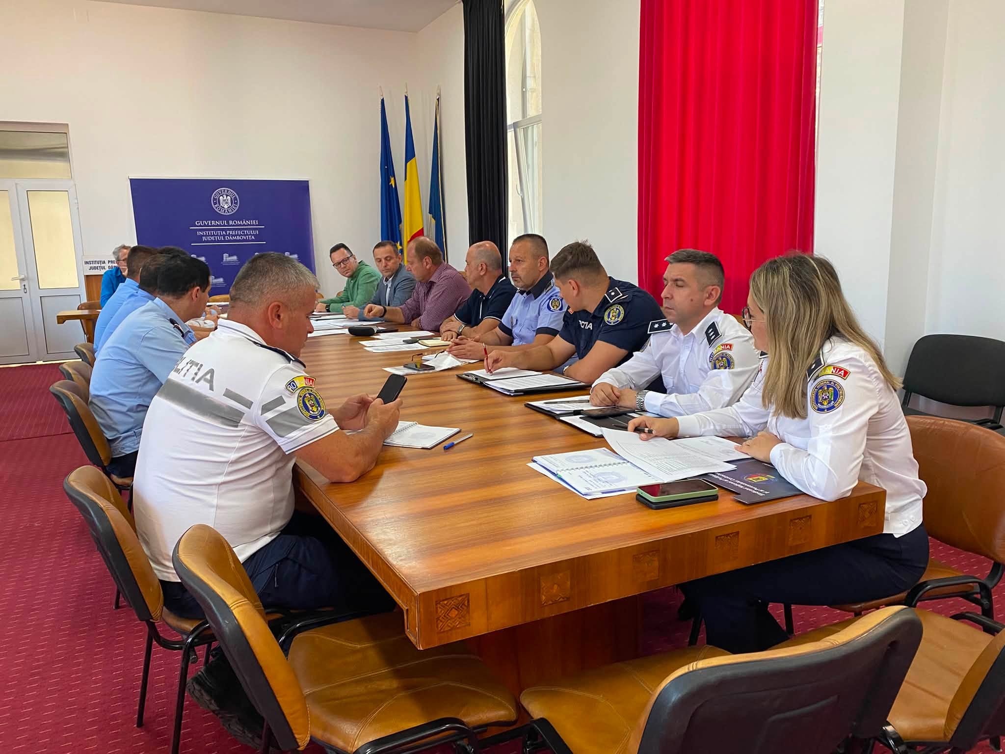 You are currently viewing Siguranța din școli, în discuția autorităților dâmbovițene. Agresiunile împotriva profesorilor, pe agenda discuțiilor