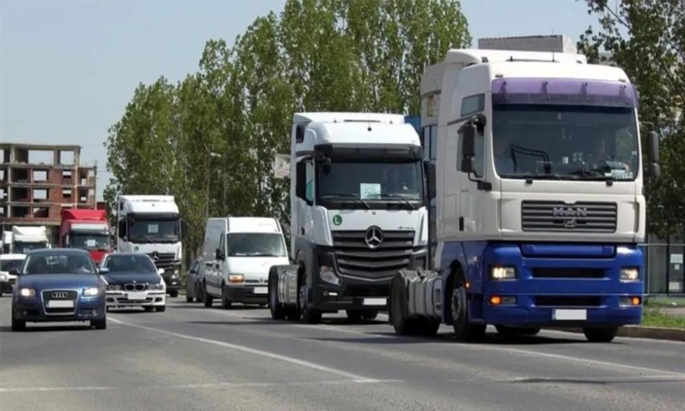You are currently viewing Restricţii de circulaţie pentru vehicule de peste 7,5 tone, în perioada 14-17 august, pe mai multe tronsoane de drum
