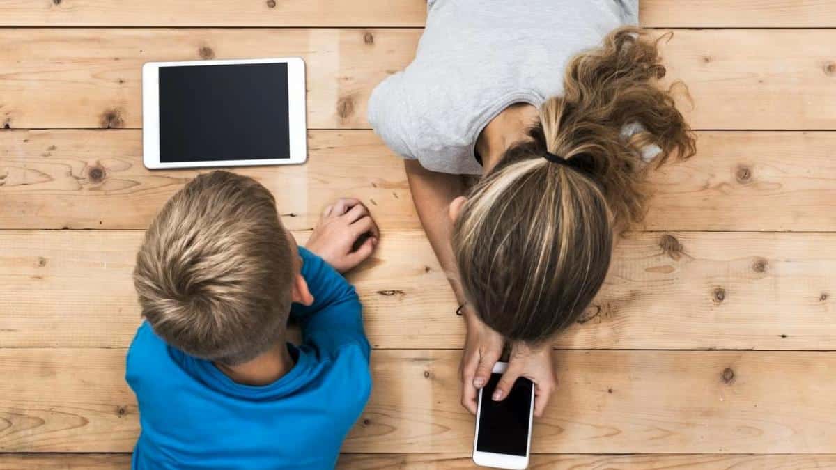 You are currently viewing Comisia Europeană propune interzicerea accesului la rețelele sociale pentru copiii cu vârste de sub 13 ani