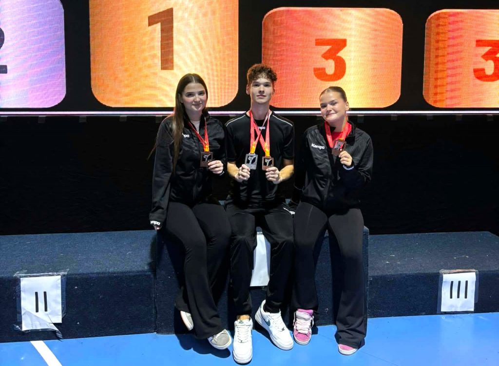 You are currently viewing Sportivii de la CS Târgoviște, de patru ori pe podium la Bucharest International Karate Open! Erik Andrei, medaliat cu argint și bronz
