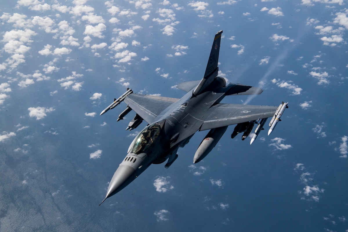 You are currently viewing MAPN anunță că două aeronave F-18 au fost ridicate de la sol, după ce a detectat o țintă aeriană în Tulcea
