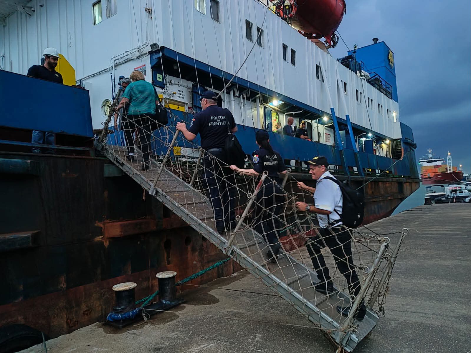 You are currently viewing Garda de Coastă, precizări cu privire la navele comerciale care așteaptă să intre pe Canalul Sulina