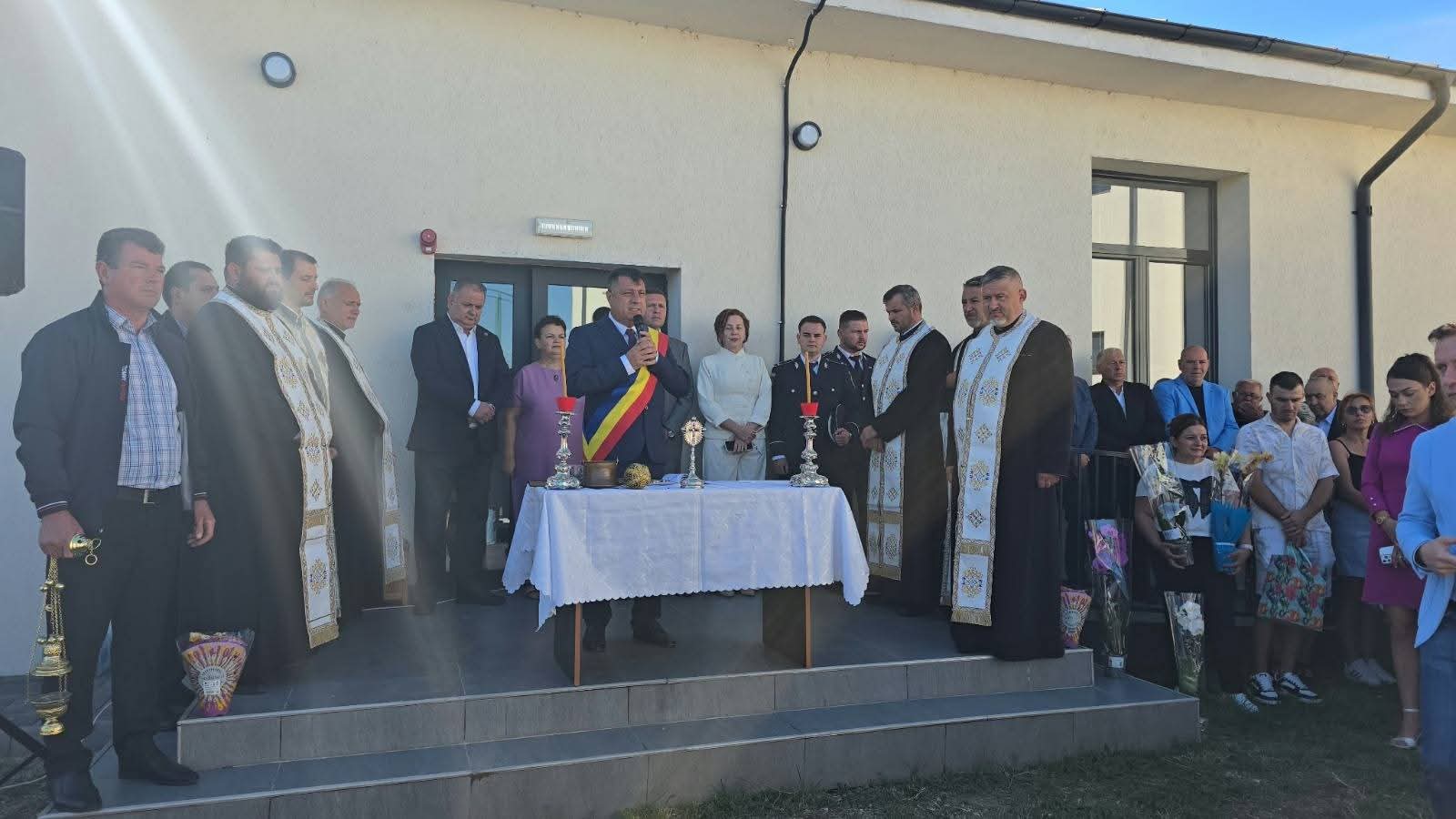 You are currently viewing Școala Gimnazială Petrești, inaugurată în prima zi de cursuri. Elevii s-au întors într-o clădire renovată și modernizată