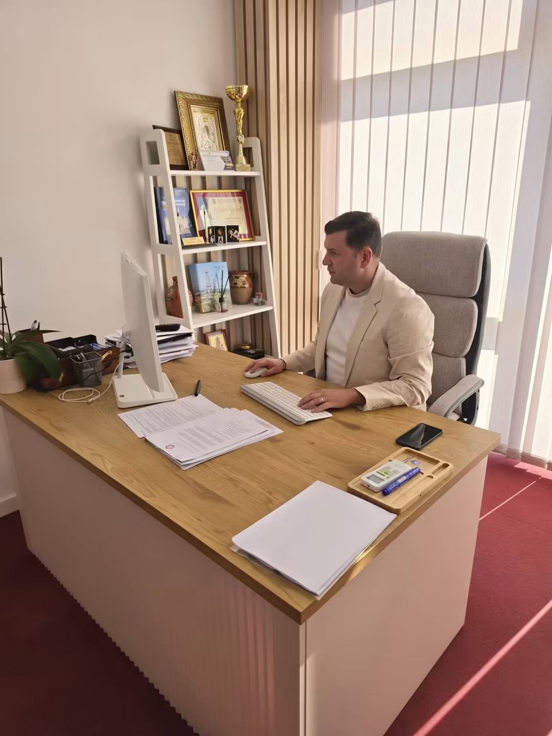 You are currently viewing Panouri fotovoltaice și sisteme de stocare pentru instituțiile publice din Gura Ocniței. Proiect de aproape 850.000 de lei, depus pentru finanțare