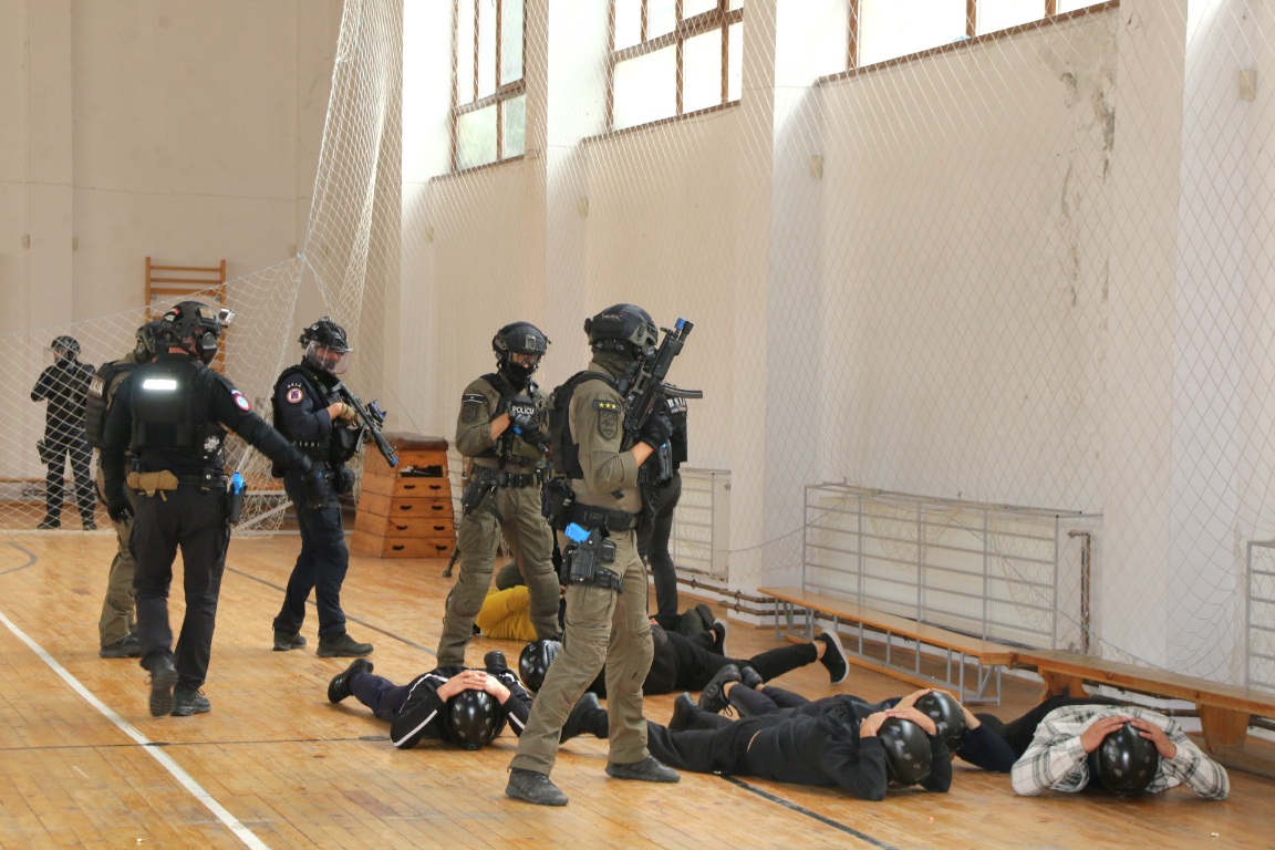 You are currently viewing Simulare tactică la Târgoviște, în cadrul exercițiului international „Scutul Albastru al Carpaților 2026”
