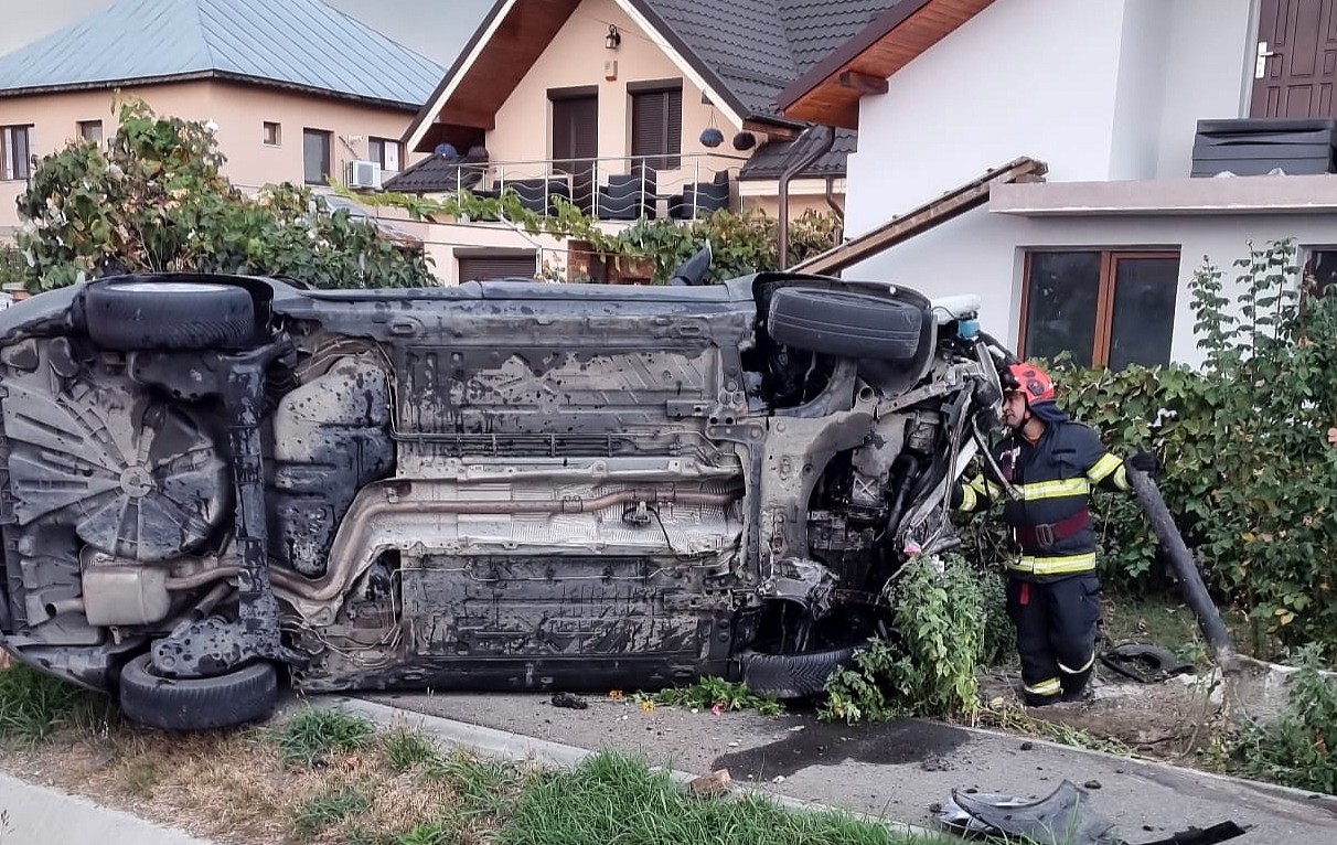 You are currently viewing Accident rutier în localitatea Lazuri! Un tânăr s-a răsturnat cu autoturismul!