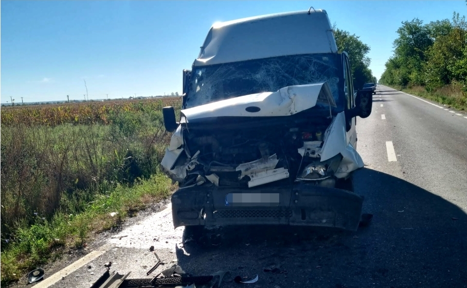 You are currently viewing RACOVIȚA: Coliziune violentă între trei autovehicule, soldat cu rănirea a patru persoane!