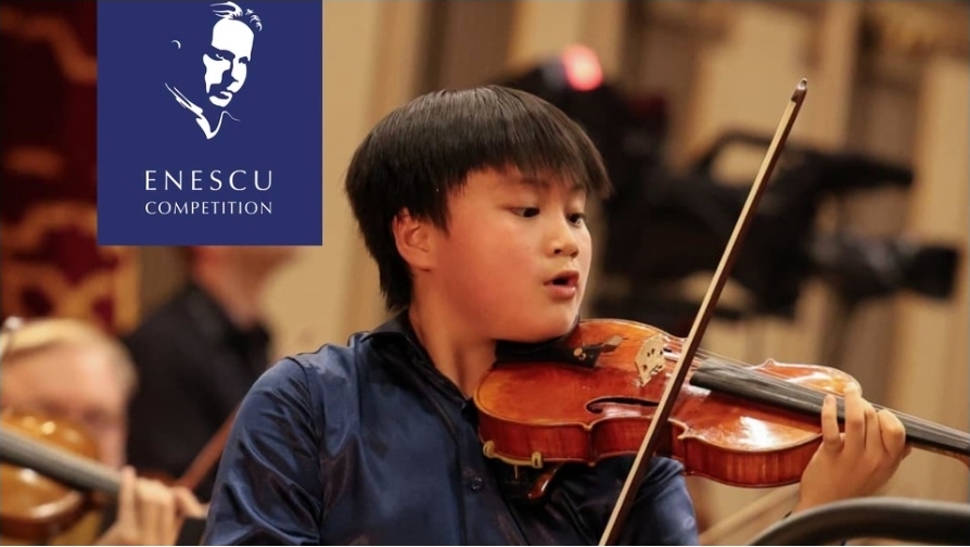 You are currently viewing La doar 11 ani, violonistul Jayden King este cel mai tânăr câştigător din istoria Concursului Internațional George Enescu