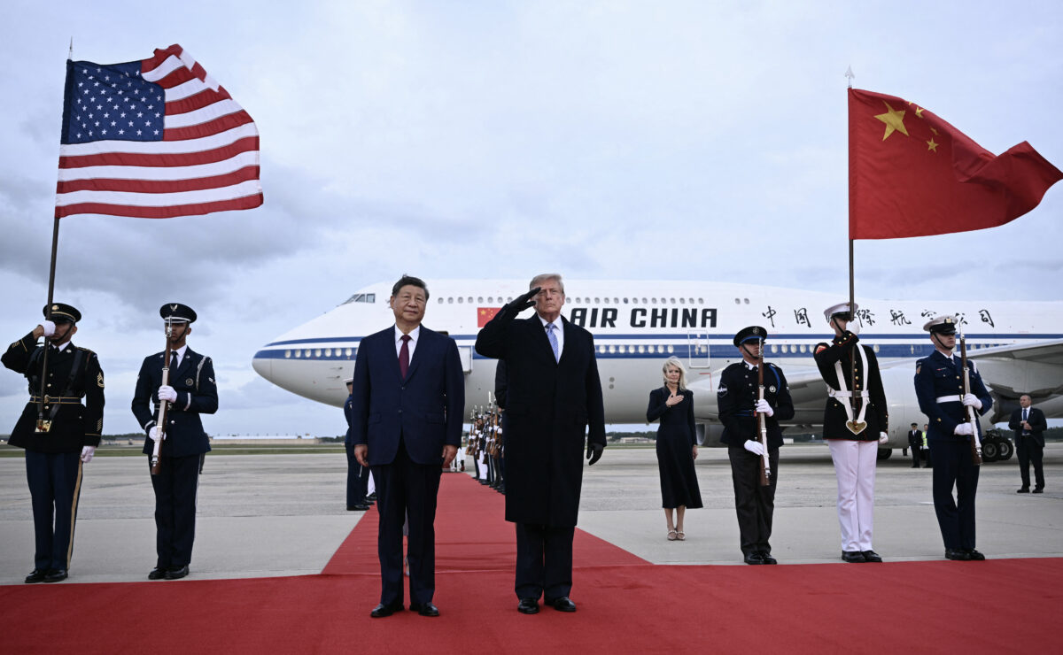 You are currently viewing Trump îl întâmpină călduros pe președintele Chinei, Xi Jinping, aflat în vizită în SUA