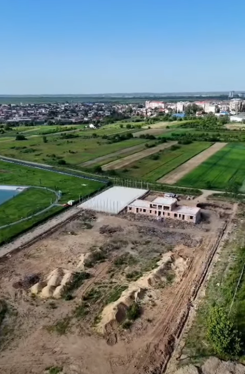 You are currently viewing Lucrările avansează la noua bază sportivă din Târgoviște. Parcare cu 55 de locuri și un nou acces către parcul de la Complexul de Natație
