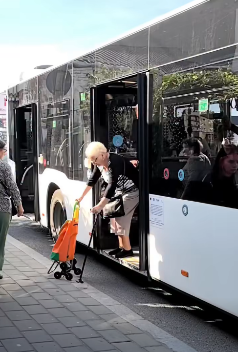 You are currently viewing Transport public gratuit în Târgoviște: vinerea pentru toți călătorii, permanent pentru elevi și facilități pentru pensionari și studenți