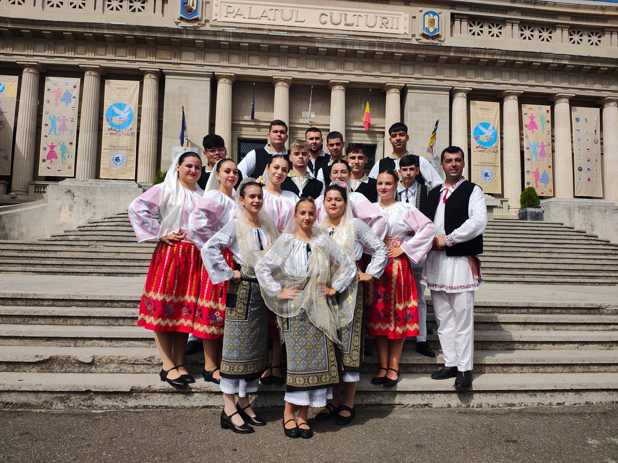 You are currently viewing „Cununa Nucetului” duce tradițiile dâmbovițene în Spania. Ansamblul va participa la un festival în Malaga