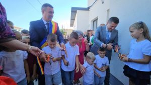 Read more about the article Grădinița din Dobra, inaugurată în prima zi de școală. Urmează Școala din Mărcești