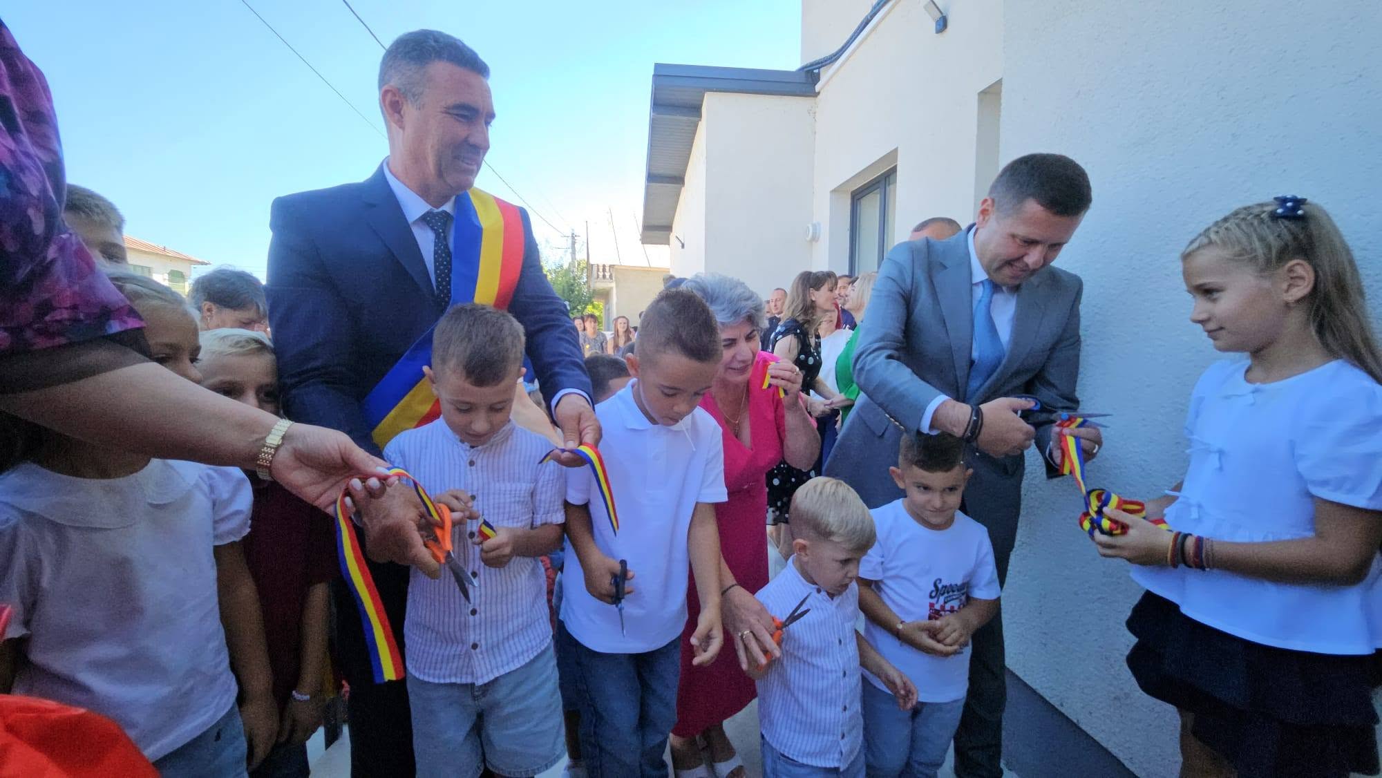 You are currently viewing Grădinița din Dobra, inaugurată în prima zi de școală. Urmează Școala din Mărcești