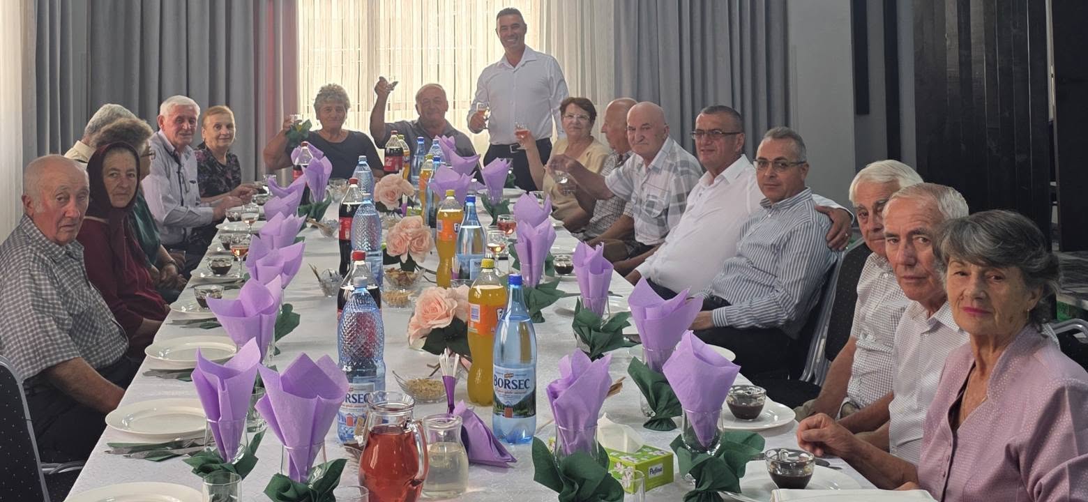 You are currently viewing Cuplurile care au împlinit 50 de ani de căsătorie, premiate la Dobra. Tradiția a fost păstrată chiar dacă Ziua Comunei nu s-a mai organizat