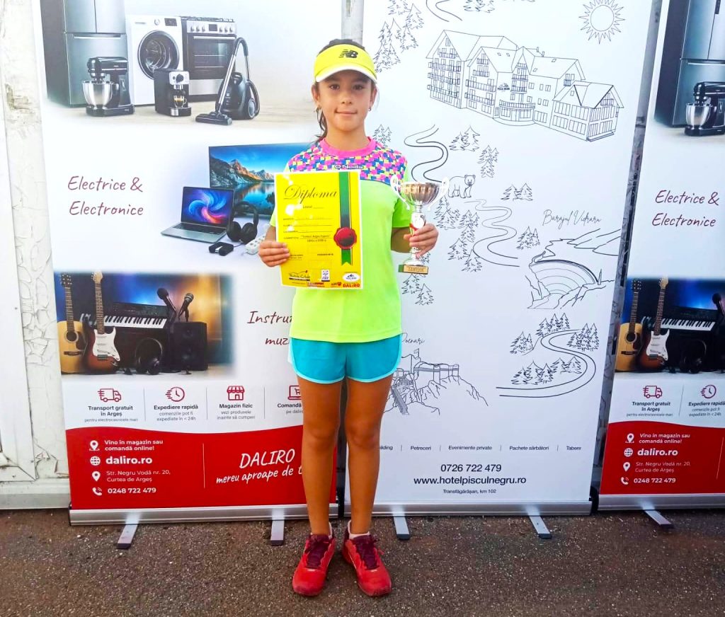 You are currently viewing Tenismena Teodora Bucura, de la CS Târgoviște, învingătoare la Trofeul Argeș Expres, după un parcurs perfect
