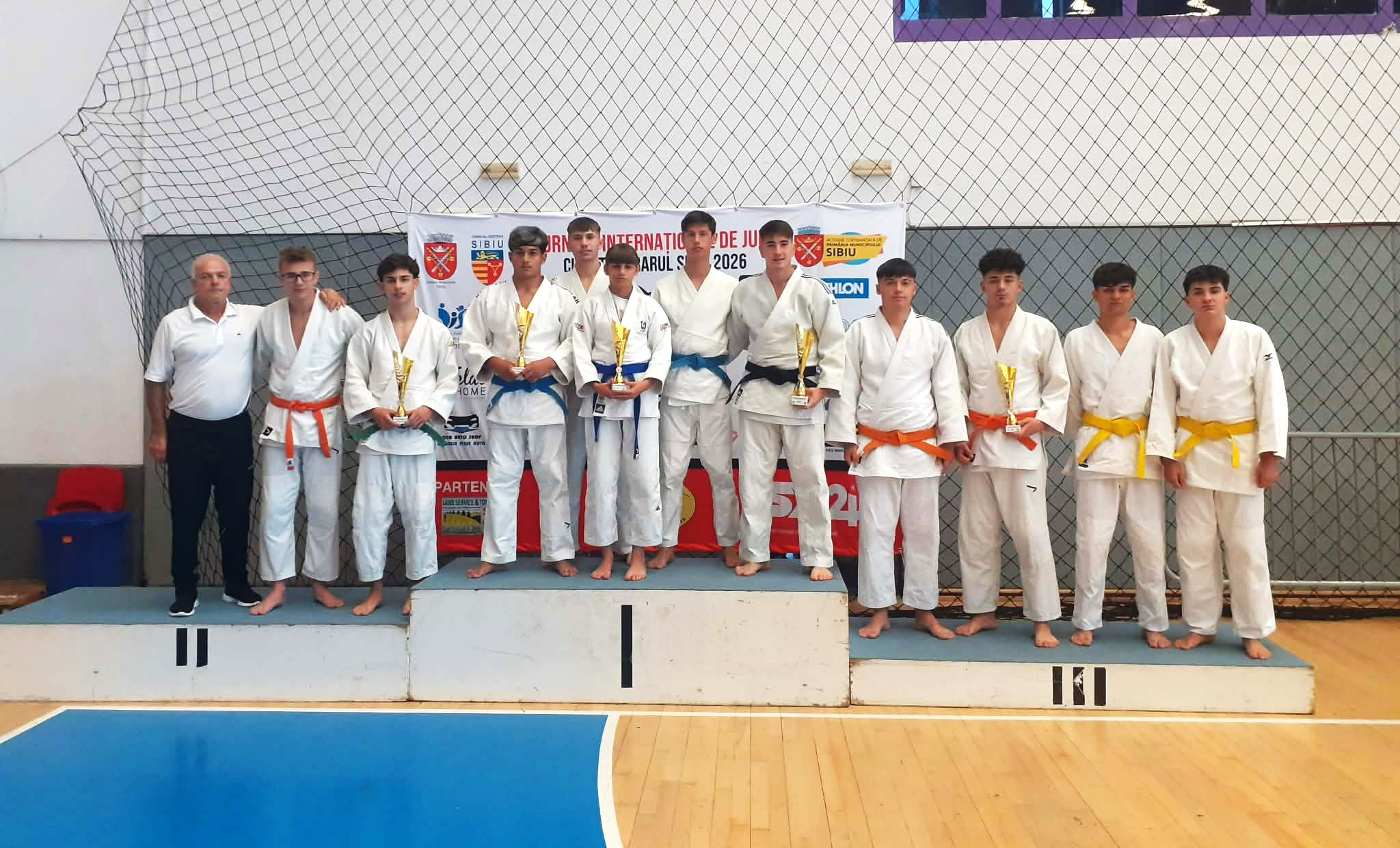 You are currently viewing Judocanii de la CS Târgoviște, de șase ori pe podium la Turneul internațional „Cupa Temerarul”! Iliuță Dobra a cucerit medalia de aur
