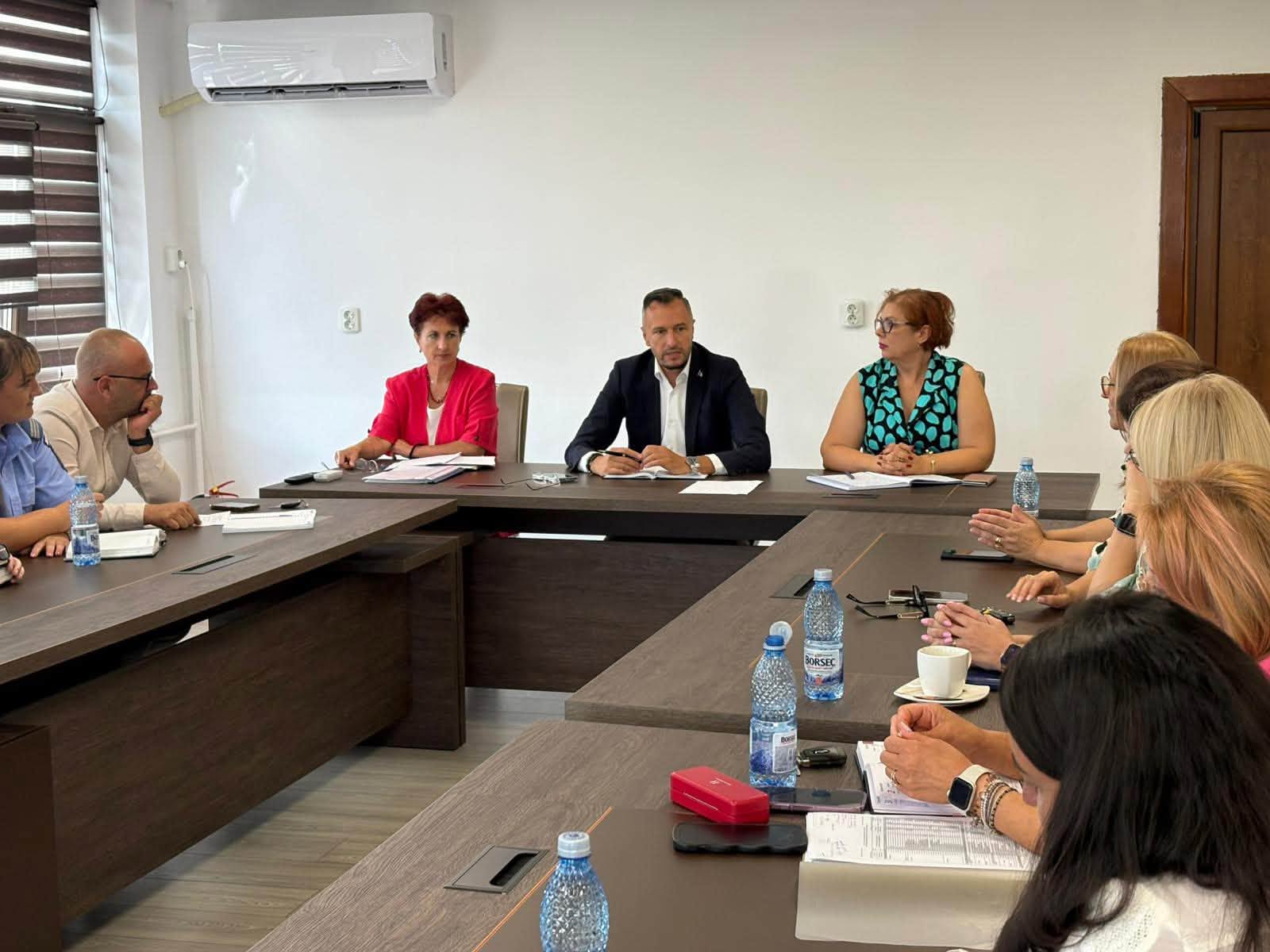You are currently viewing Instituțiile din Găești, la aceeași masă pentru problemele orașului. Întâlnirile vor avea loc de două ori pe lună